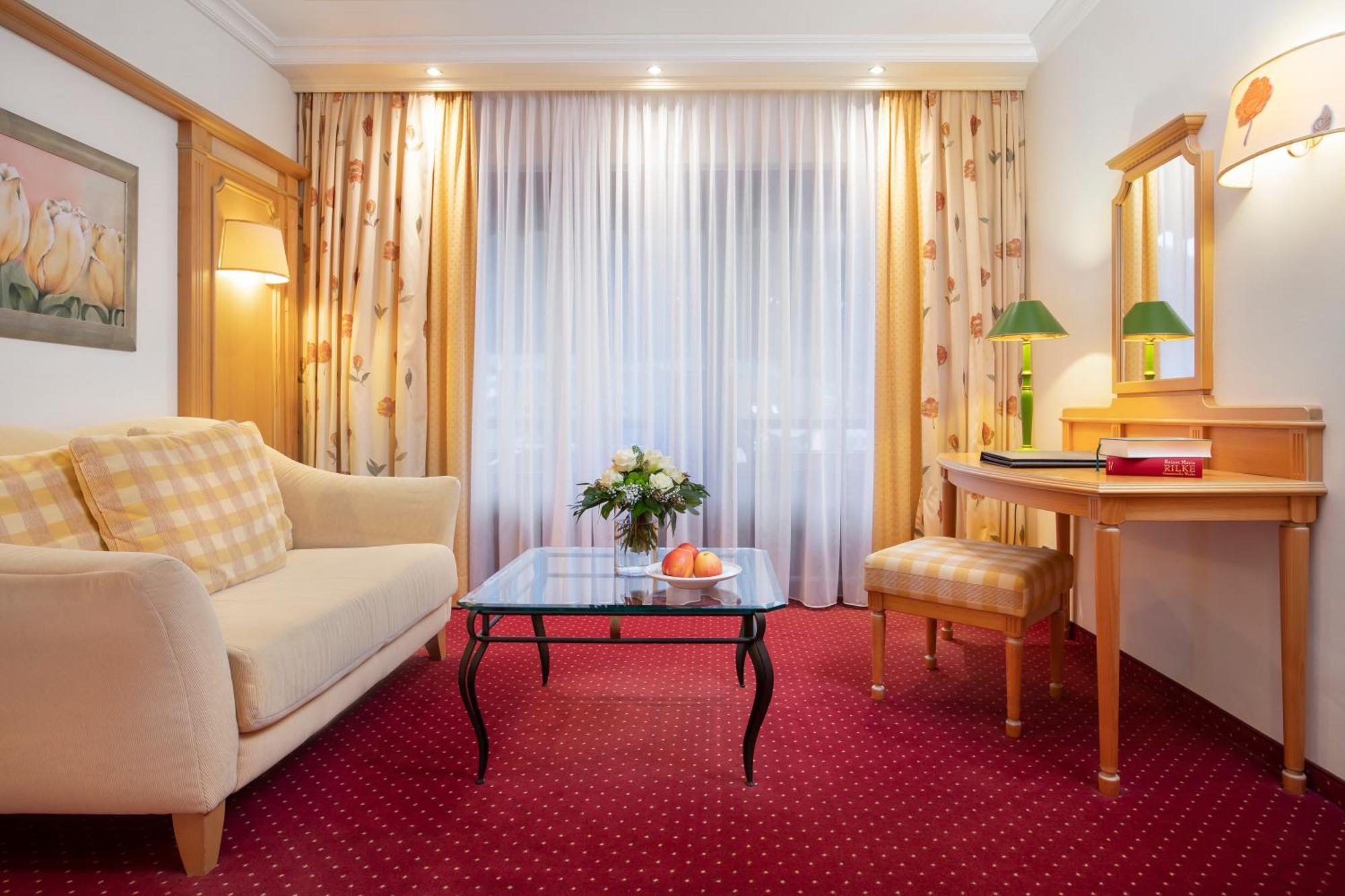 Wellness & Genuss Resort - Engel Obertal Баїрсбронн Номер фото